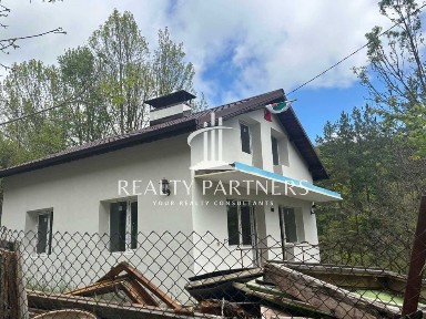 Продава Къща - с. Банище, обл. Перник
