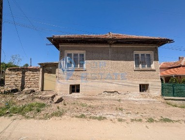 Едноетажна къща на спокойна улица в село Джулюница, обл. Велико Търно