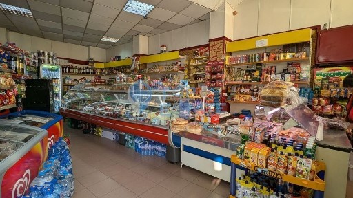 Двуетажна къща с магазин в централната част на град Горна Оряховица
