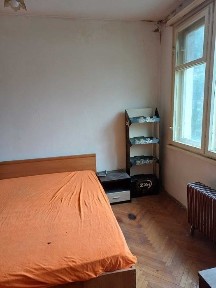 Двустаен, широк център