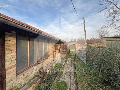 Продава къща с 1 декар двор и СУПЕР панорама в с. Могила (обл. Шумен).