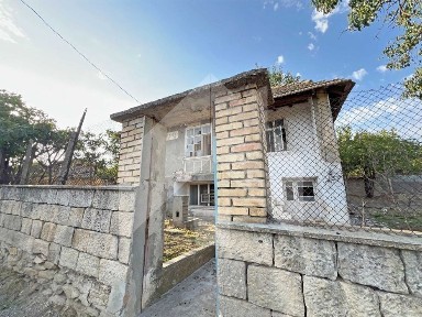 ПРОДАВА тухлена селска КЪЩА в с. Стоян Михайловски, общ. Нови пазар.