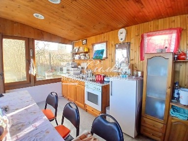 Парцел с временна постройка и каравана - местност Под Манастира!