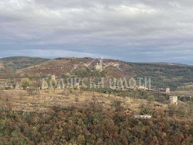 Новопостроена къща до Самоводска чаршия
