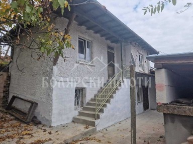 Къща с невероятна панорама в с. Самоводене