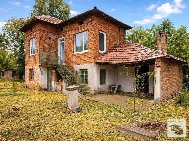 140023 Kъща с ремонтиран втори етаж, на 35 км от Велико Търново