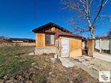 120354 Къща с просторен двор и кладенец в с. Драганово