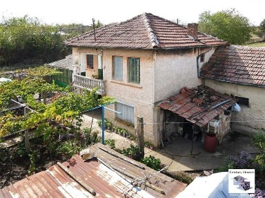 145285 Двуетажна къща с голям и равен двор в село Куцина