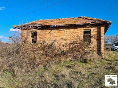 155077 Стара къща за основен ремонт, с каменни основи, с. Владислав