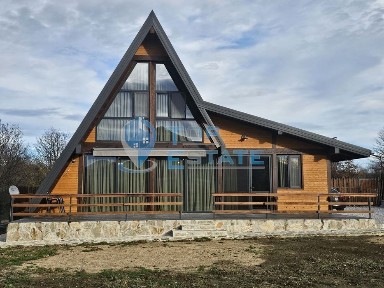 Новопостроена къща с четири спални и панорама в Еленския Балкан