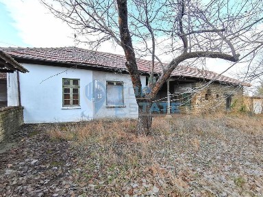 Двуетажна къща в село Дъскот