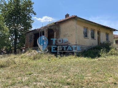 Имот с панорамна гледка в село в Еленския балкан.