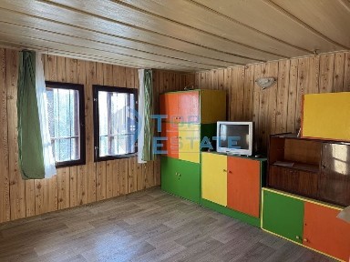 Къща с каменни основи в с. Малки чифлик, област Велико Търново