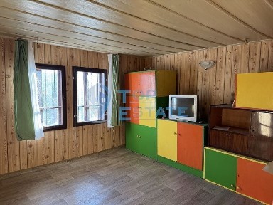 Къща с каменни основи в с. Малки чифлик, област Велико Търново