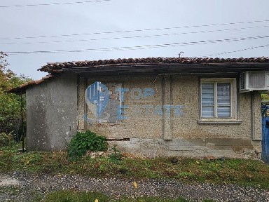 Къща с вътрешна баня с тоалетна в село Драгижево, област Велико Търно