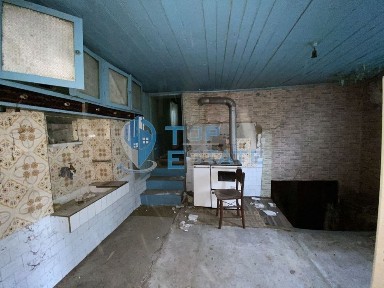 Тухлена къща с гараж в село Вързулица, област Велико Търново