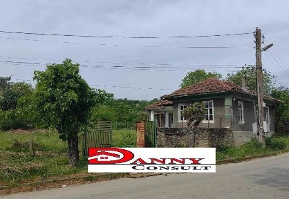Едноетажна къща за продажба в с. Родина