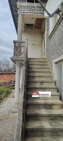 Двуетажна къща с двор в с. Караисен, общ. Павликени