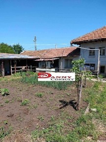 Двуетажна къща в с. Овча могила