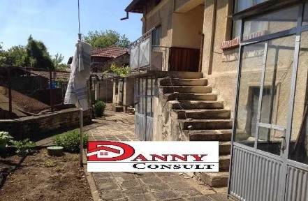 Двуетажна къща за продажба в с. Горна Липница
