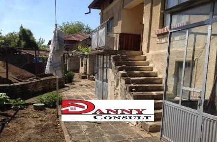 Двуетажна къща за продажба в с. Горна Липница