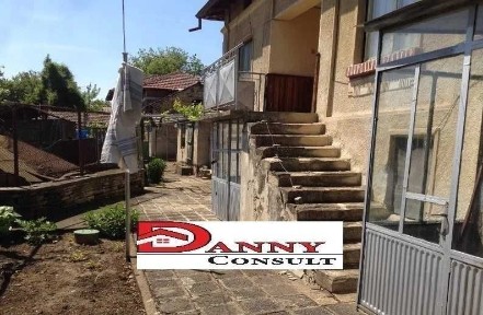 Двуетажна къща за продажба в с. Горна Липница