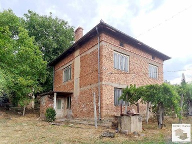 160027 Просторна къща в с. Бяла река, на 45 км от Велико Търново