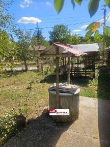 Частично ремонтирана къща с двор и кладенец в с. Беброво, общ. Елена