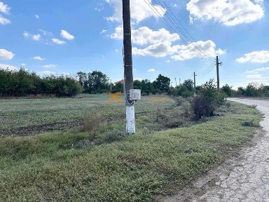 КЪЩА с парцел 4940 кв. м. на 15 км от морето