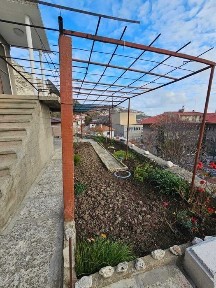 Двуетажна къща в центъра на гр. Балчик