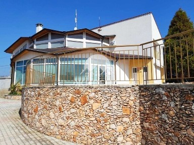 Къща с басейн в с. Оброчище, РЗП: 340 кв. м