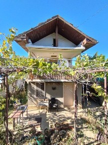 Вила с Ток, Вода, Кладенец! Местност Драката, 200м. от Главен Път