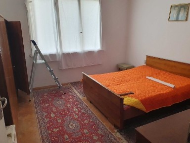 2-ри ет. от къща, тухла на плоча, 90 кв. м., гараж, центр. част