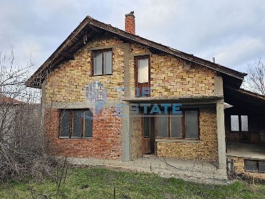 Масивна триетажна къща с четири спални в село Пейчиново, област Русе