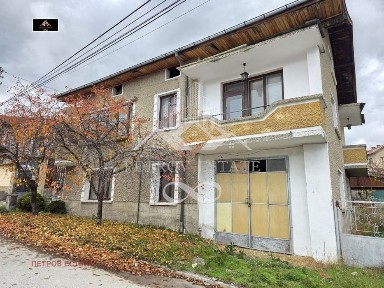 Къща в Пазарджик, област-гр. Велинград площ 297 цена 155000