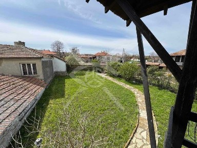Двуетажна къща в село Бата 96984