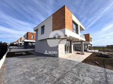 Двуетажна къща с ПАНОРАМА МОРЕ в м-т Лахана, гр. Поморие