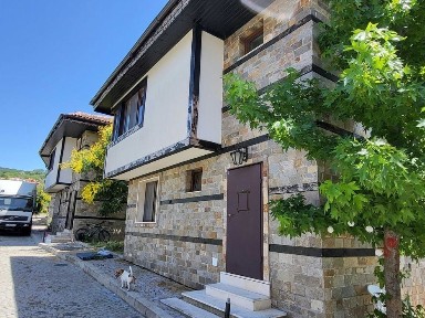 Продава къщи в затворен комплекс с. Кошарица