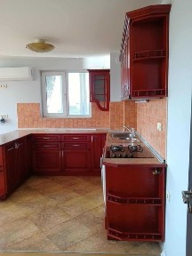 Тристаен апартамент в сърцето на град Варна, до хотел Черно море!