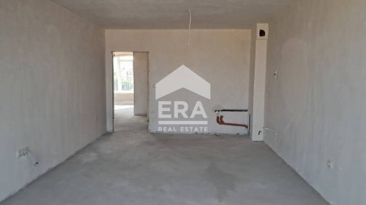Тристаен апартамент за продажба, с голяма дневна, в новопостроена сгра