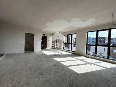 Тристаен апартамент за продажба, с големи стаи, в новопостроен комплек