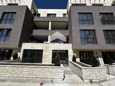 Четиристаен апартамент за продажба, с големи стаи, в новопостроен ком