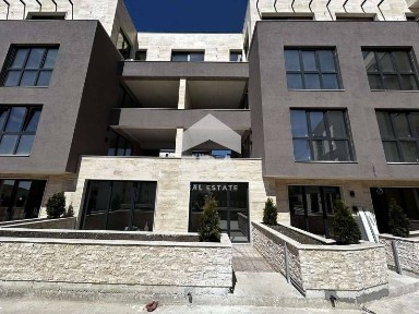 Четиристаен апартамент за продажба, с големи стаи, в новопостроен ком