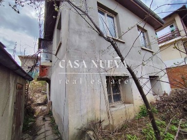 Къща в гр. Перник, Център