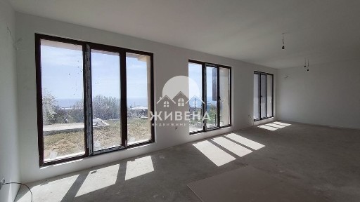 Нова триетажна къща, м-т Акчелар, РЗП: 240 кв. м, двор: 520 кв. м
