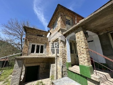Ексклузивно! Едноетажна къща с изба и таванско помещение в село Невша