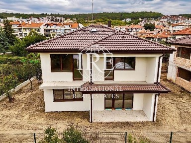 Къща в Варна-Виница площ 205 цена 459750