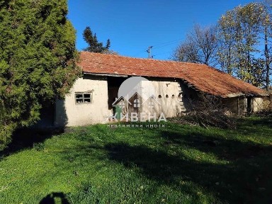 Продава къща с голям двор 2500 кв. м, с. Царевци