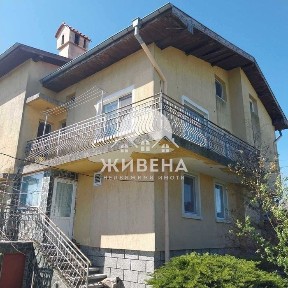Продавам триетажна къща в с. Куманово, обл. Варна