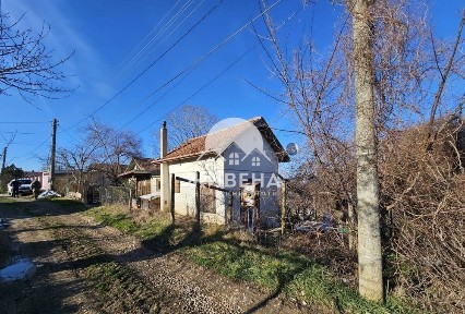 Малка къща с двор 1085 кв. м, м-т Боровец - север